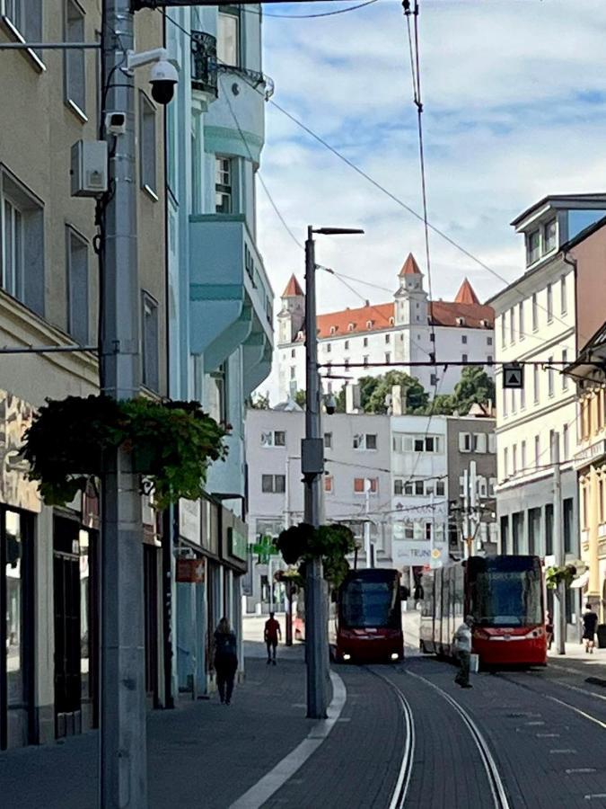 De Luxe 4 May Plaza Pressburg Exterior foto